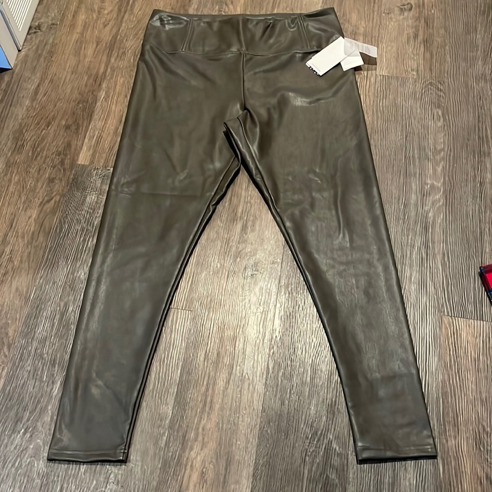 Women’s 7 for all Mankind Pleather Pants Sz 1X NWT